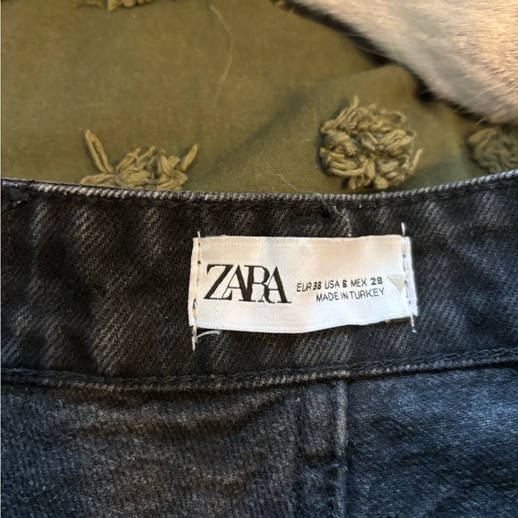 Zara Ripped Black Jeans - Picture 2 of 2